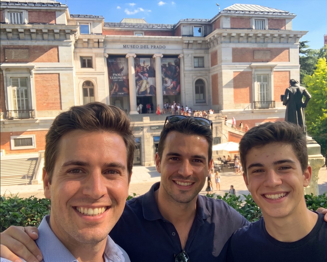 Turistas en el Museo del Prado Madrid